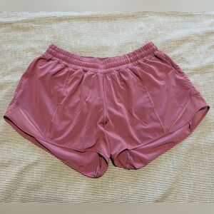 Lululemon Hotty Hot low rise 2.5” short